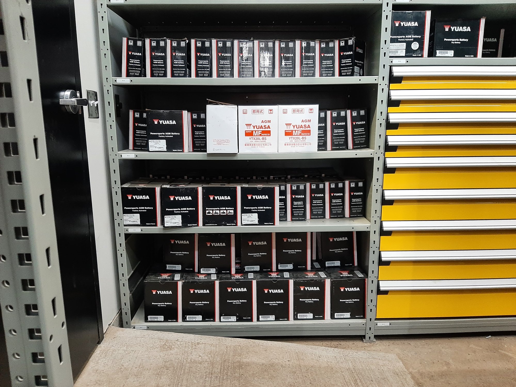 Shelving w and wout drawers-1