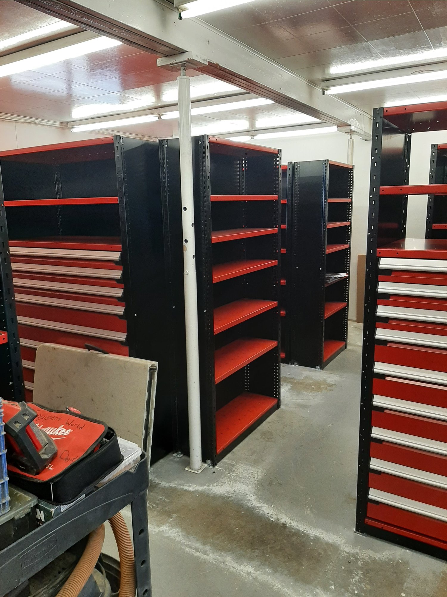 Shelving with drawers 3-2